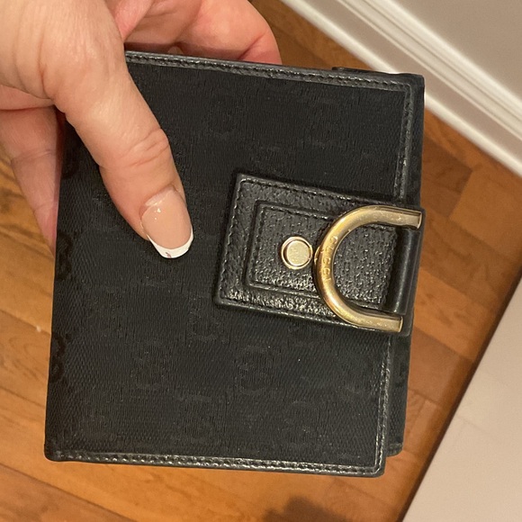 Unisex Gucci Black Wallet with Gold Hardware - Picture 4 of 6